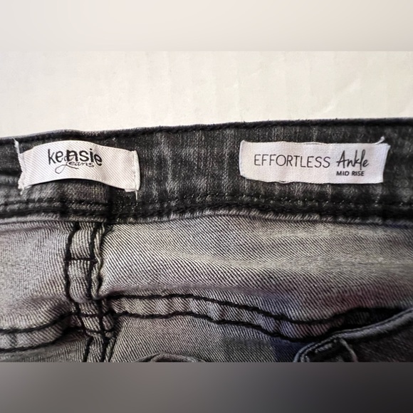 KENSIE EFFORTLESS ANKLE MID RISE   COLOR BLACK DISTRESSED.   SIZE 10/30 - Picture 11 of 12